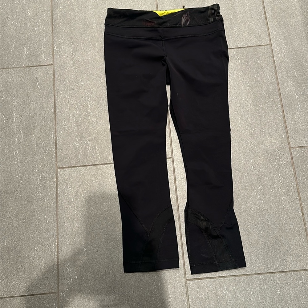 Lululemon black workout pants size 4